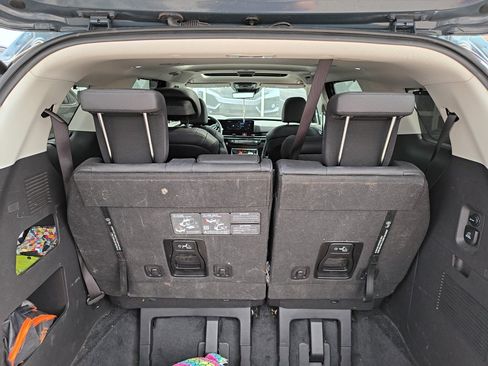 Used 2025 Kia Carnival SX Prestige image 5