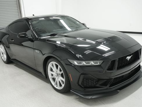 Used 2024 Ford Mustang GT Premium RWD image 3
