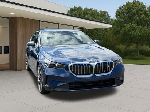 New 2026 BMW i5 eDrive40 w/ Premium Package image 5