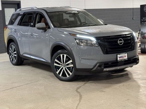 New 2025 Nissan Pathfinder Platinum image 2