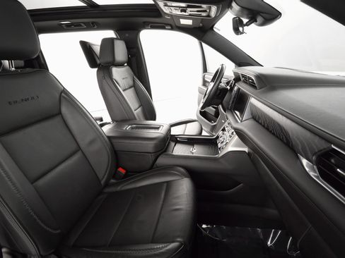 Used 2023 GMC Yukon XL Denali w/ Denali Reserve Package image 25