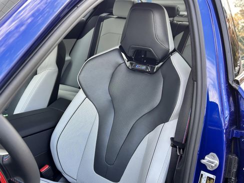 Used 2025 BMW M5 w/ Carbon Package image 24