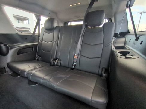Used 2019 Cadillac Escalade ESV Luxury RWD image 15