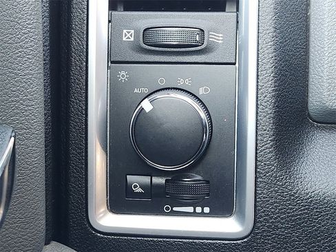 Used 2019 RAM 1500 Classic SLT image 24