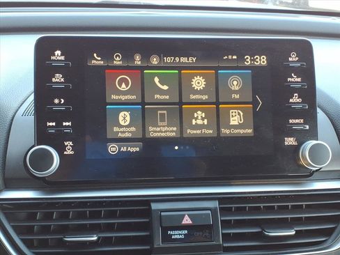 Used 2018 Honda Accord Touring image 10