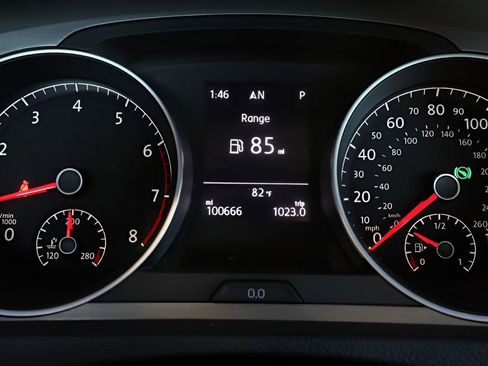 Used 2017 Volkswagen Golf S image 26