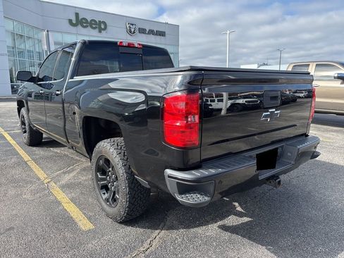 Used 2018 Chevrolet Silverado 1500 LT w/ Midnight Edition image 3