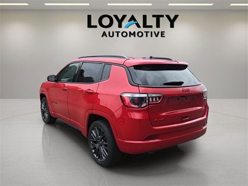 Used 2023 Jeep Compass Limited image 3