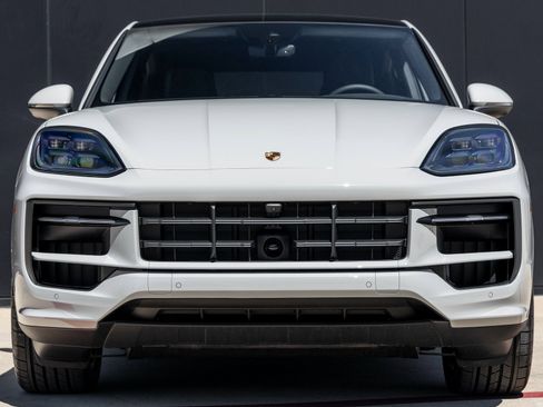 Certified 2025 Porsche Cayenne E-Hybrid Coupe image 8