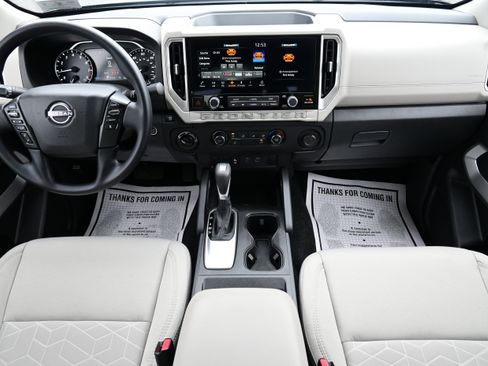 Used 2025 Nissan Frontier SV image 15