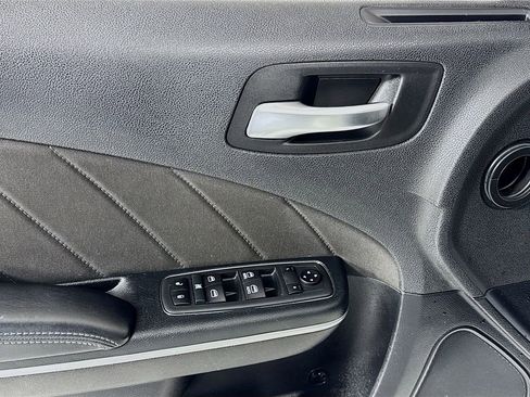 Used 2020 Dodge Charger SXT RWD image 14
