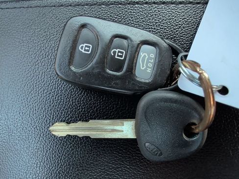 Used 2013 Kia Forte Koup EX FWD image 17