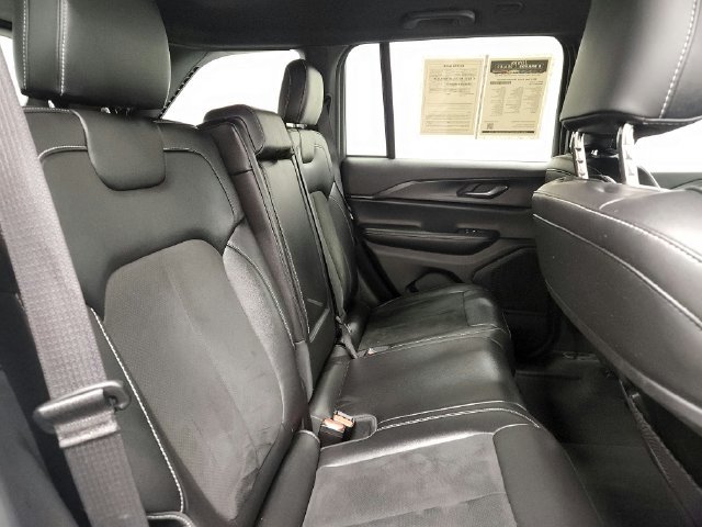 Used 2024 Jeep Grand Cherokee Altitude AWD/4WD image 23