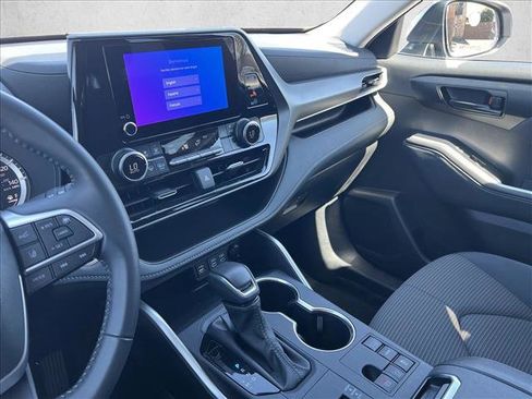 Certified 2025 Toyota Highlander LE image 15