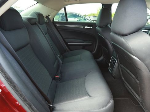 Used 2019 Chrysler 300 Touring w/ Chrome Appearance Package RWD image 27