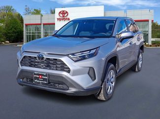 New 2025 Toyota RAV4 LE video 1