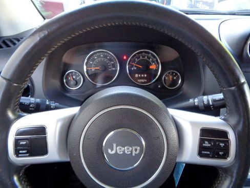 Used 2016 Jeep Compass Latitude image 19