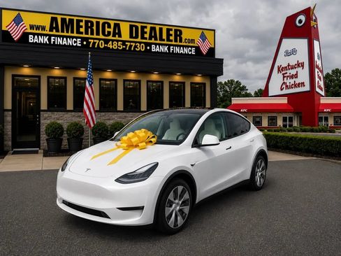 Used 2023 Tesla Model Y Long Range AWD/4WD image 1