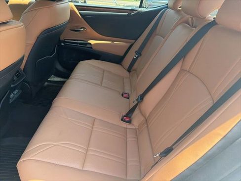 Used 2025 Lexus ES 300h w/ Technology Package FWD image 10