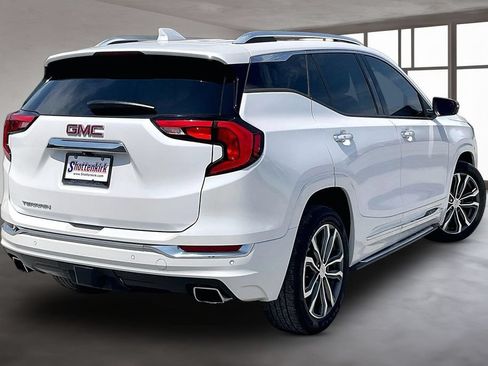 Used 2020 GMC Terrain Denali w/ Denali Premium Package FWD image 6