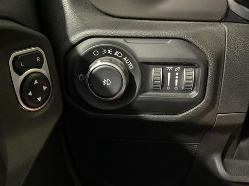 Used 2018 Jeep Wrangler Sport AWD/4WD image 18