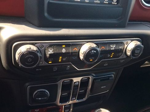 Used 2020 Jeep Gladiator Rubicon w/ LED Lighting Group AWD/4WD image 15