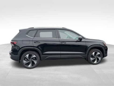 New 2026 Volkswagen Taos SE image 8