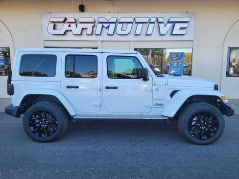Used 2024 Jeep Wrangler Unlimited Sahara AWD/4WD image 1