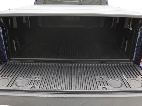 Used 2018 Nissan Titan SV w/ SV Convenience Package image 11