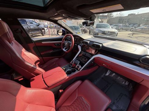 Used 2022 Lamborghini Urus AWD/4WD image 12