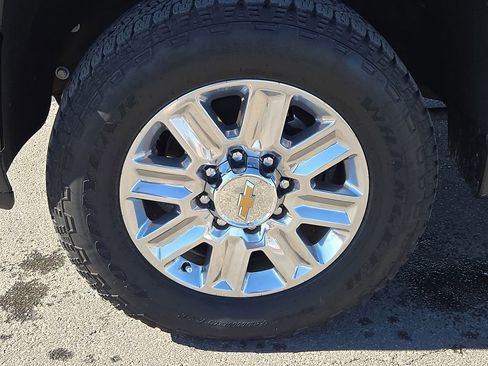 Used 2024 Chevrolet Silverado 2500 High Country image 9