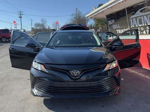 Used 2020 Toyota Camry LE image 32
