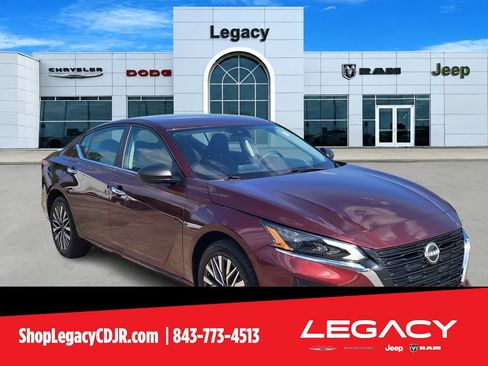 Used 2025 Nissan Altima 2.5 SV AWD/4WD image 1