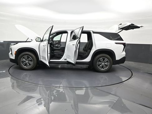 Used 2024 Chevrolet Traverse LS FWD image 33