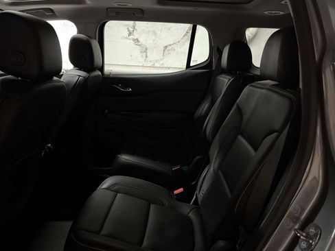 Used 2023 GMC Acadia AT4 w/ Technology Package AWD/4WD image 12