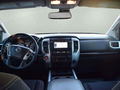 Used 2017 Nissan Titan SV image 11