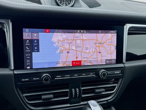 Used 2021 Porsche Macan image 9