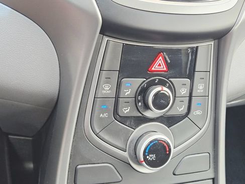 Used 2015 Hyundai Elantra SE w/ Option Group 02 FWD image 22