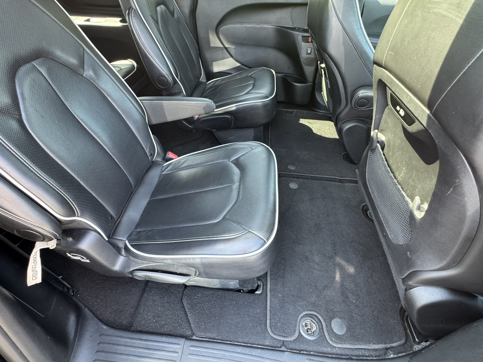 Used 2025 Chrysler Pacifica Limited FWD image 19