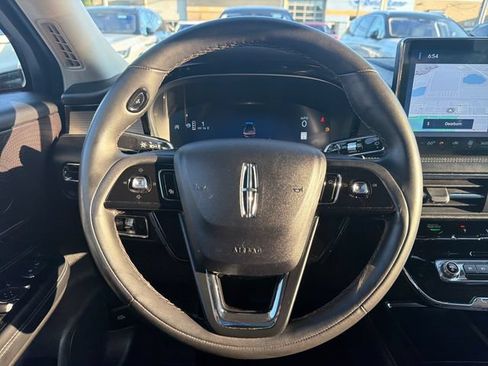 Used 2024 Lincoln Corsair AWD image 17