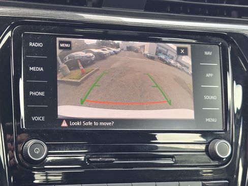 Used 2021 Volkswagen Passat 2.0T R-Line image 18