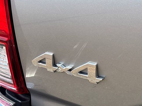 Used 2019 Toyota Tacoma SR5 w/ SR5 Appearance Package (SM) image 28