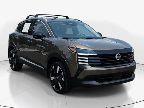 Used 2026 Nissan Kicks SR FWD image 2