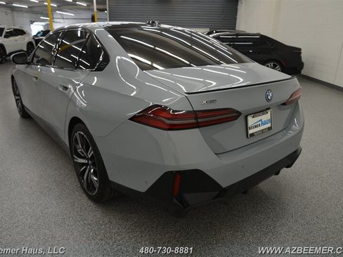 Used 2025 BMW 550e xDrive w/ Premium Package AWD/4WD image 14