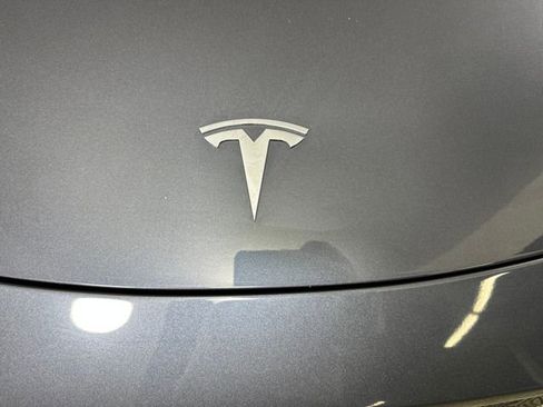 Used 2021 Tesla Model Y Long Range image 9