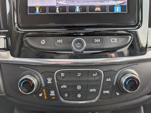 Used 2023 Chevrolet Traverse LT w/ LT Premium Package image 17