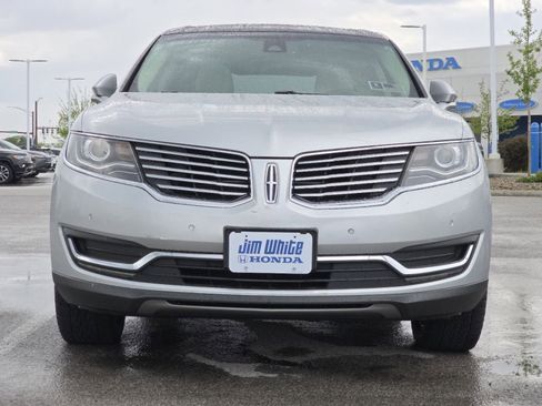 Used 2017 Lincoln MKX Reserve AWD/4WD image 3