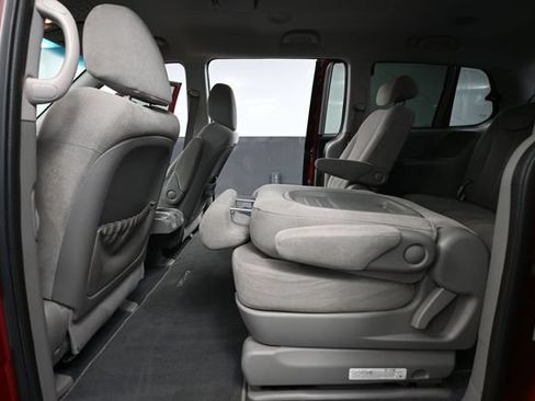 Used 2008 Hyundai Entourage GLS FWD image 31