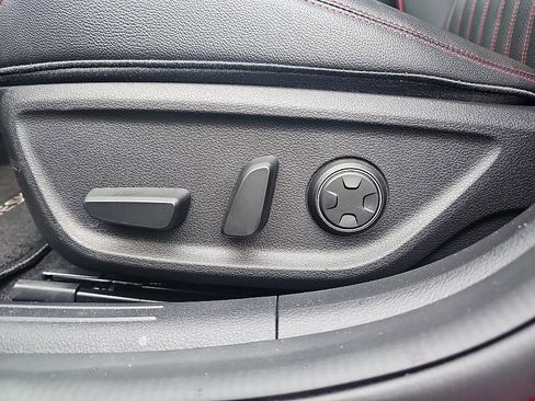 Used 2025 Genesis G70 2.5T w/ Sport Prestige Package image 15