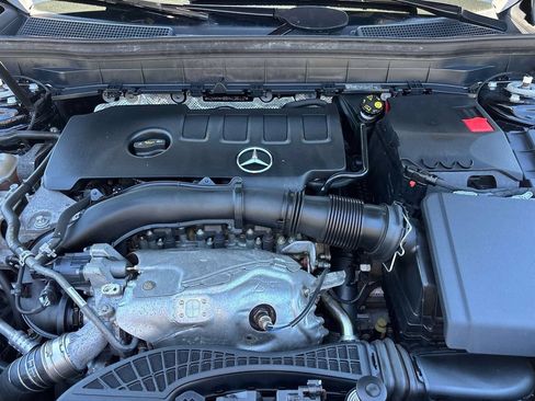 Used 2021 Mercedes-Benz GLB 250 4MATIC image 7